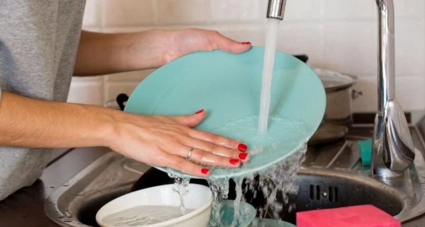 Как заставить моющее средство работать на 100%: простой лайфхак с солью - посуда засияет