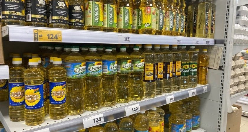 Янтарная жижа в бутылке: это растительное масло точно стоит обходить стороной. Опубликовали черный список Роскачества