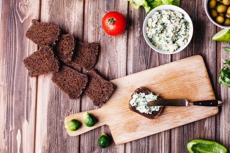 Рецепт идеального завтрака: Готовим вкуснейшую намазку из творога — лучший друг хлеба