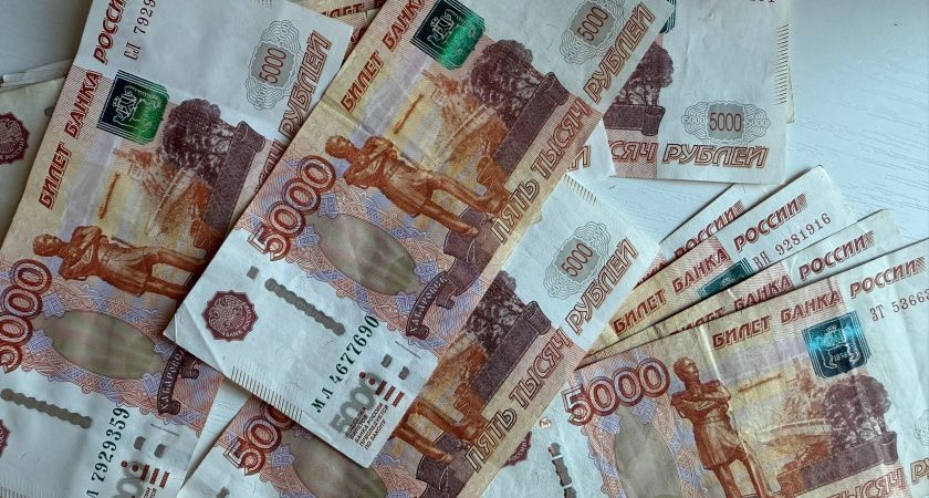 Все денежные накопления превратятся в бумажки: новая волна девальвации обесценит сбережения россиян уже летом 2025 года, как в лихие 90-е