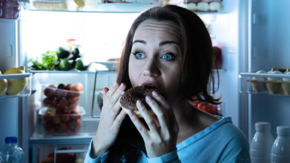 Легкий перекус на ночь не повредит фигуре: выбирайте только правильные блюда