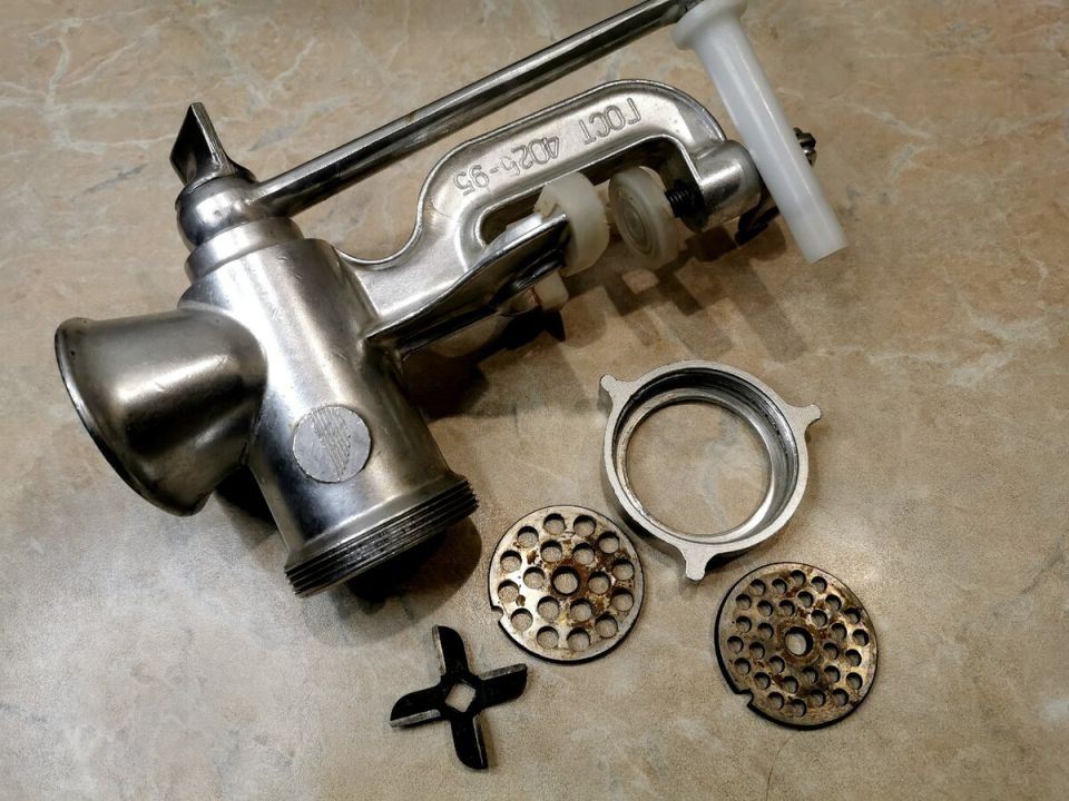 Как острые ножи мясорубки делают жизнь проще