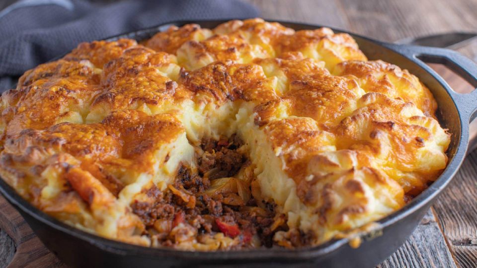 Вкуснейший пирог с сочной начинкой без грамма муки: идеальное блюдо для ужина