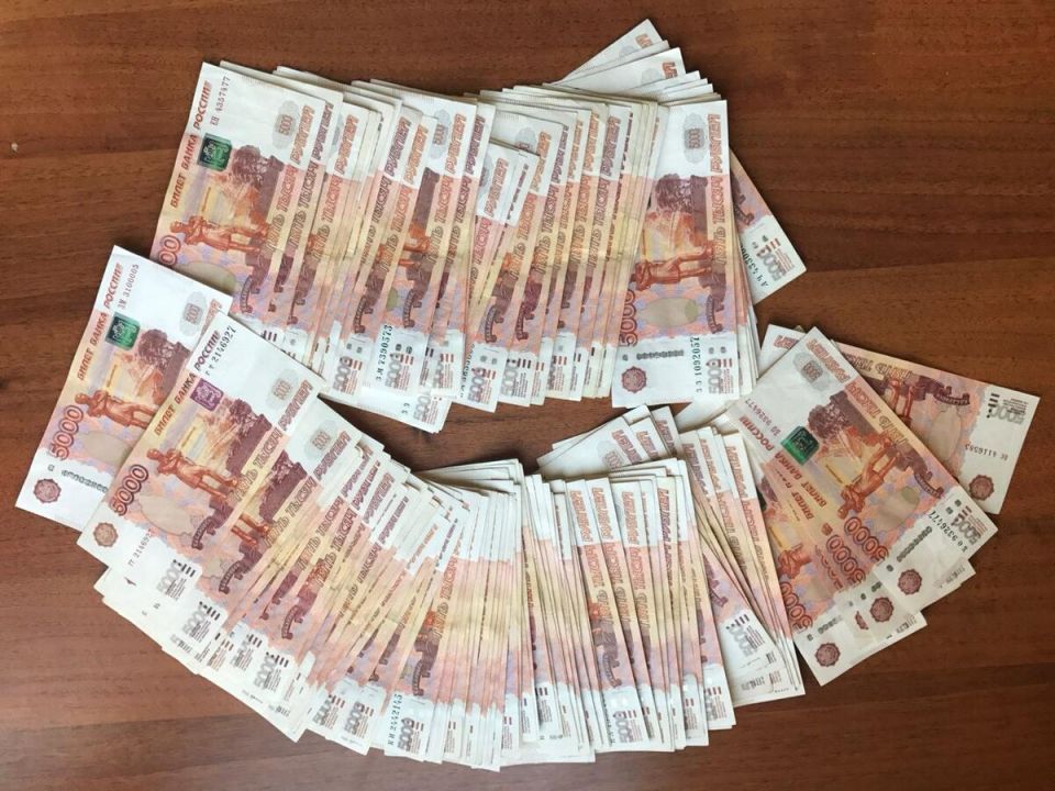 Суд защитил права гражданина: банк заплатит за спам