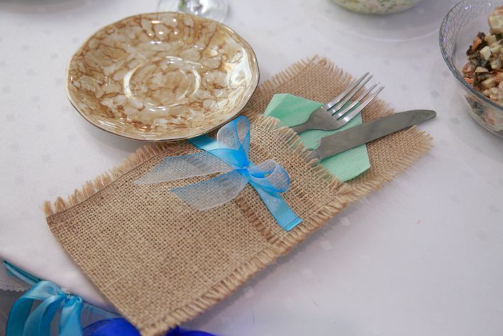 Свой подход к каждой проблеме: как вывести пятна от разных продуктов со скатерти