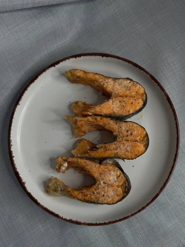 Превратите вечер в праздник: стейки форели в аэрогриле на скорую руку