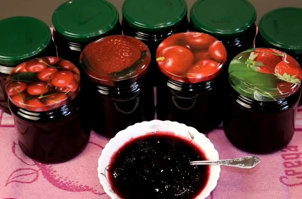 Варенье из чёрной смородины на зиму в одном ключе: три простых варианта