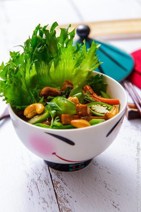 Жареный тофу с соевым соусом и кешью — простой вечерний хит