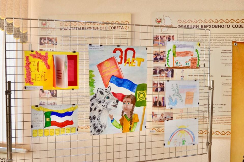 В Верховном Совете наградили участников творческого проекта детского рисунка