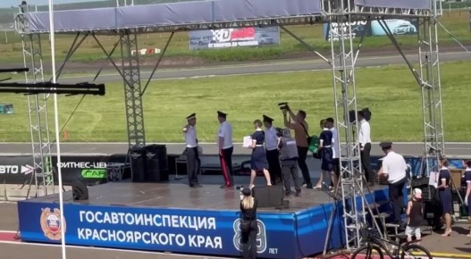 Друзья!. Вот еще несколько кадров с первенства по кольцевым автогонкам среди инспекторов ДПС Сибирского федерального округа