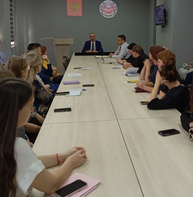 Полицейские Хакасии проводят профилактику IT-преступлений среди сотрудников Министерства образования и науки региона