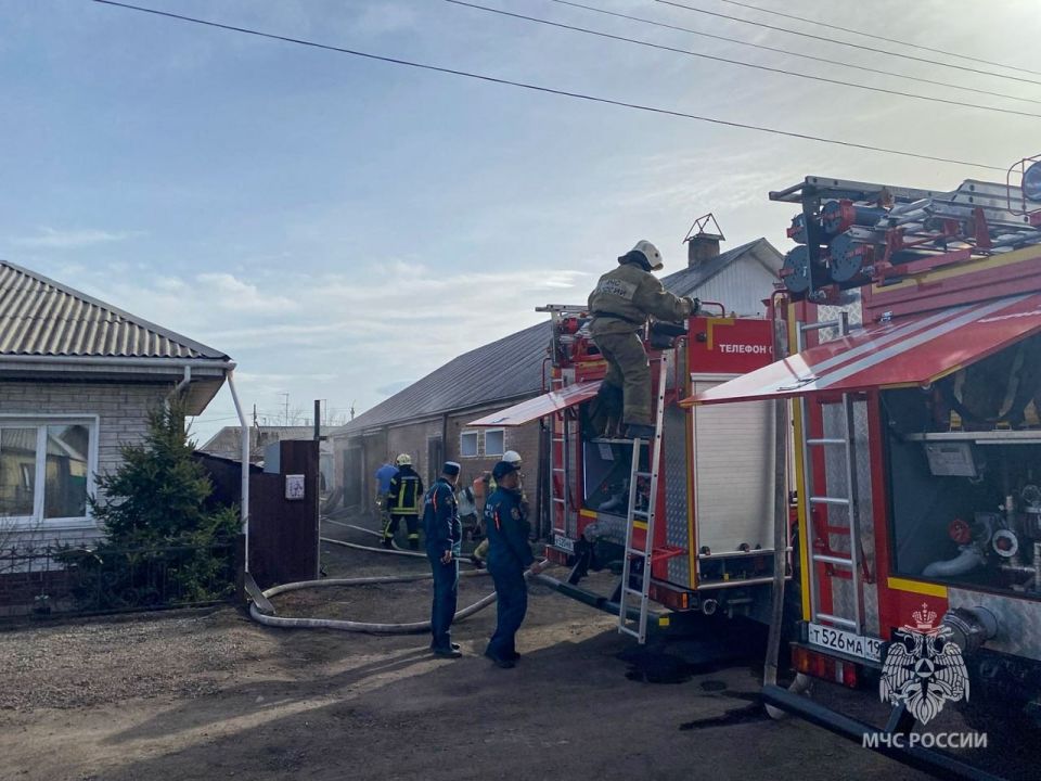 Пять пожаров потушили за выходные в Хакасии