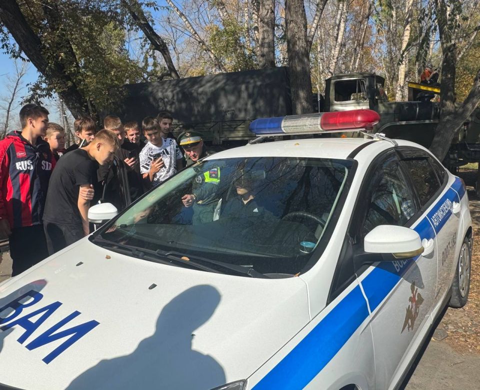 Сотрудники Госавтоинспекции Хакасии приняли участие в благотворительном фестивале «Мир авто без границ»