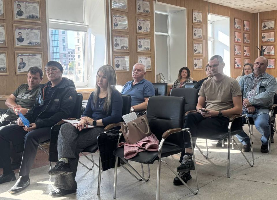 Сотрудники управления Госавтоинспекции Хакасии провели рабочую встречу с руководителями автошкол