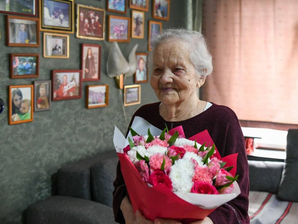 Глава Хакасии поздравил ветеранов войны и труда, жителей старшего поколения с Международным днём пожилых людей