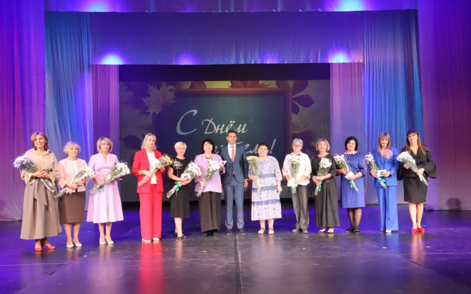 Абаканское учительство принимает поздравления с профессиональным праздником