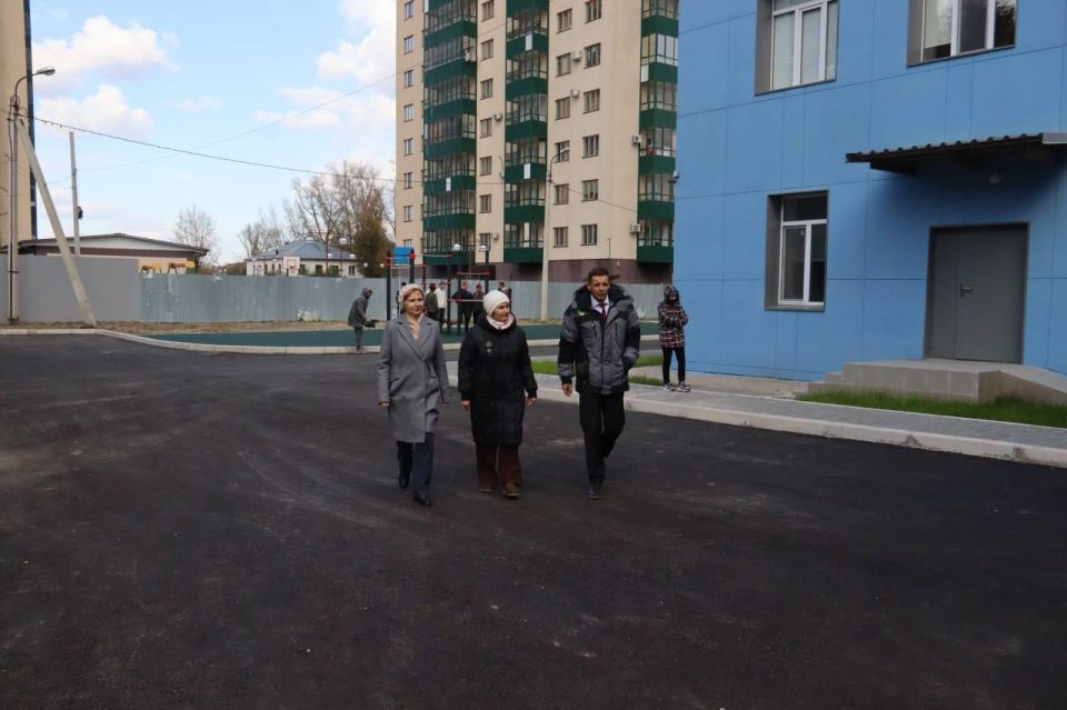 Алексей Лемин: В 2024 году за федеральные деньги по нацпроекту мы привели в порядок школу № 3, но непорядок все равно оставался: неустроенный школьный двор, унылый и вытоптанный