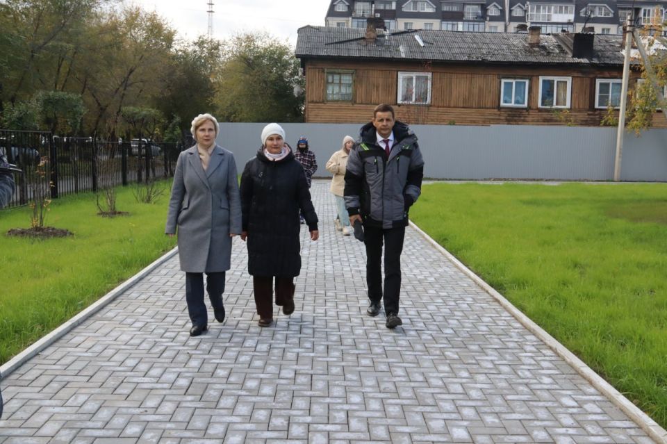 В школе № 3 завершено благоустройство школьного двора: муниципальный контракт выполнило ООО «Дорожно-строительное предприятие «Аполлон»