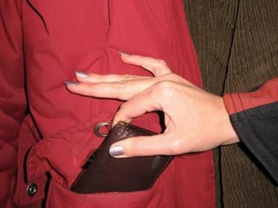 Новая знакомая оставила саяногорца без смартфона, но от полиции ей скрыться не удалось