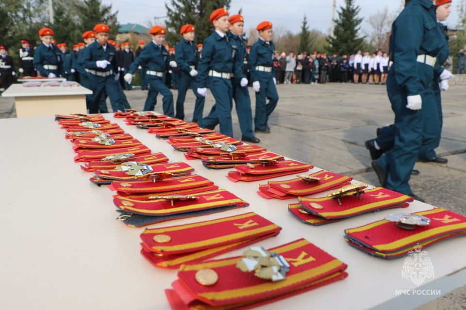 Новое поколение кадетов. В Усть-Абакане у мемориала «Вечная слава» состоялась торжественная церемония посвящения в кадеты