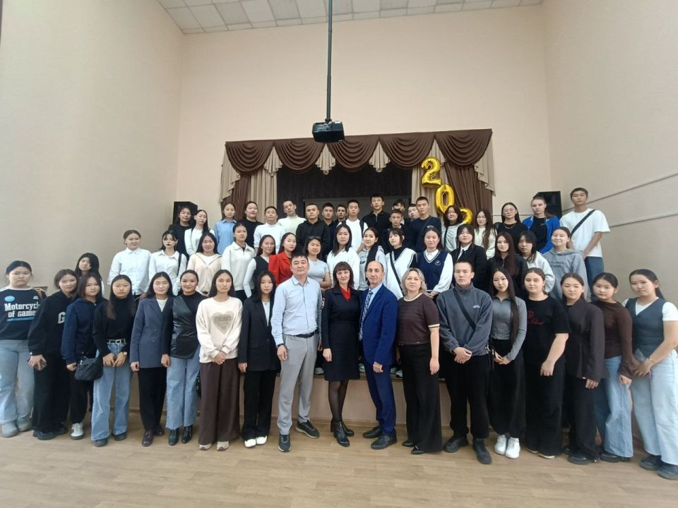 Сотрудники МВД по Республике Хакасия проводят среди студентов беседы на правовые темы