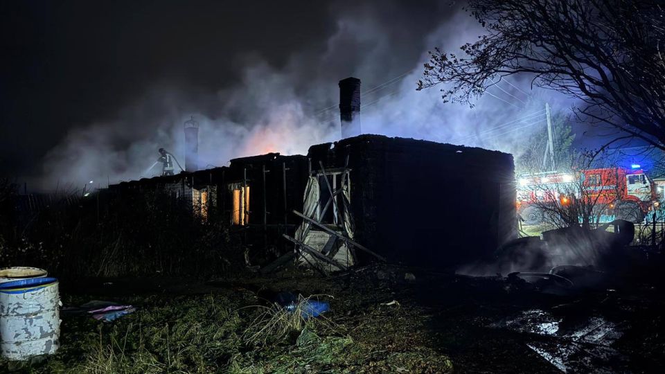 В Емельяновском районе возбуждено уголовное дело по факту гибели в пожаре женщины и ее ребёнка