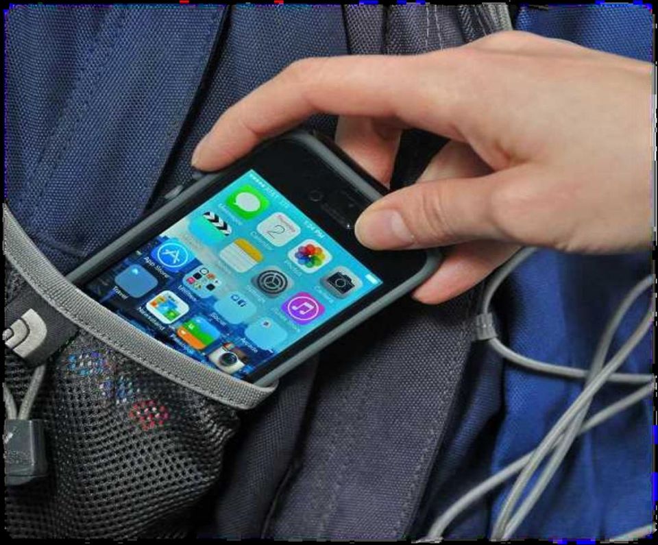 Полицейские Черногорска раскрыли кражу мобильного телефона у студентки техникума