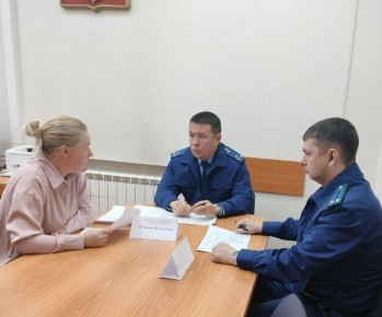В ходе рабочей поездки в Ширинский район первый заместитель прокурора республики Антон Ан провел личный прием граждан в прокуратуре Ширинского района