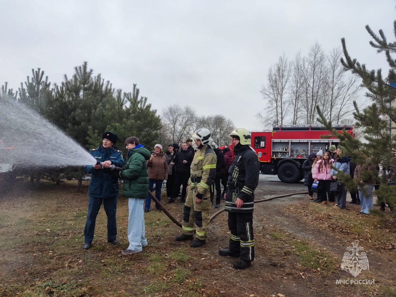 Побывать в гостях у пожарных — это незабываемо! Побывать в гостях у пожарных — это незабываемо!