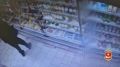 В САЯНОГОРСКЕ ВОРИШКА УМЫКНУЛ СЫР РАДИ БИЛЕТА ДО ДОМА