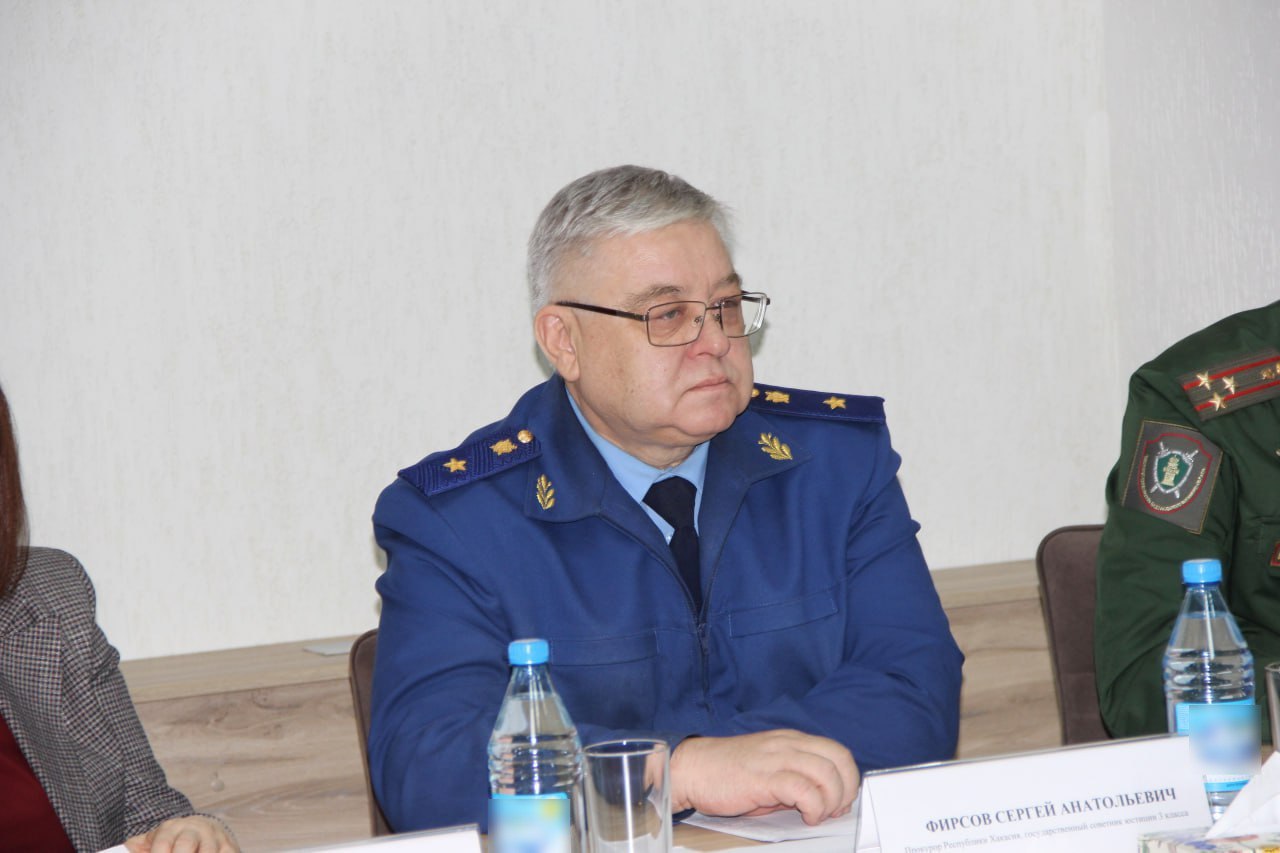 Прокурор Республики Хакасия Сергей Фирсов, Военный прокурор Абаканского гарнизона Максим Нечухаев, первый заместитель регионального Министра труда и социальной защиты Андрей Петров, руководитель филиала Государственного... Прокурор Республики Хакасия Сергей Фирсов, Военный прокурор Абаканского гарнизона Максим Нечухаев, первый заместитель регионального Министра труда и социальной защиты Андрей Петров, руководитель филиала Государственного...