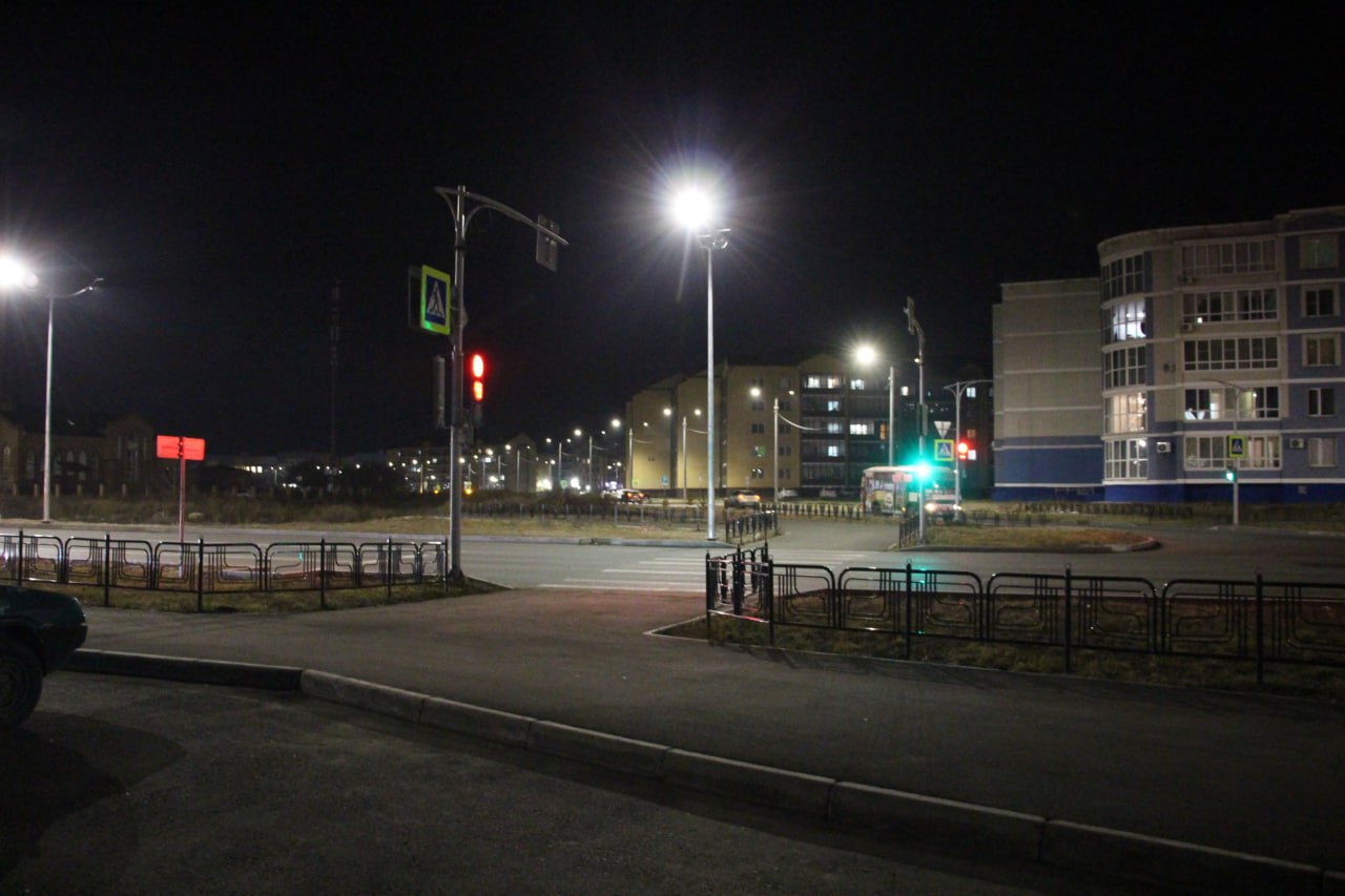 В тестовом режиме заработало улично-дорожное освещение на участке улицы Кирова от улицы Чернышевского до улицы Итыгина В тестовом режиме заработало улично-дорожное освещение на участке улицы Кирова от улицы Чернышевского до улицы Итыгина