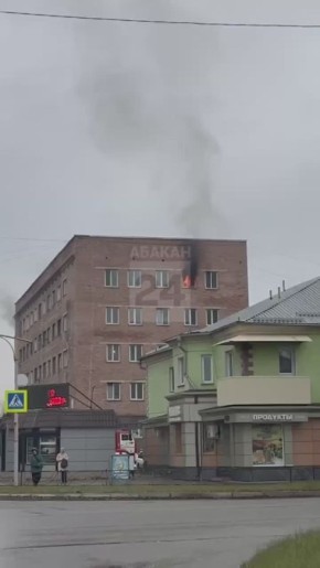 Пожар в одной из комнат на верхнем этаже в общежитии на Чертыгашева, 27 в Абакане