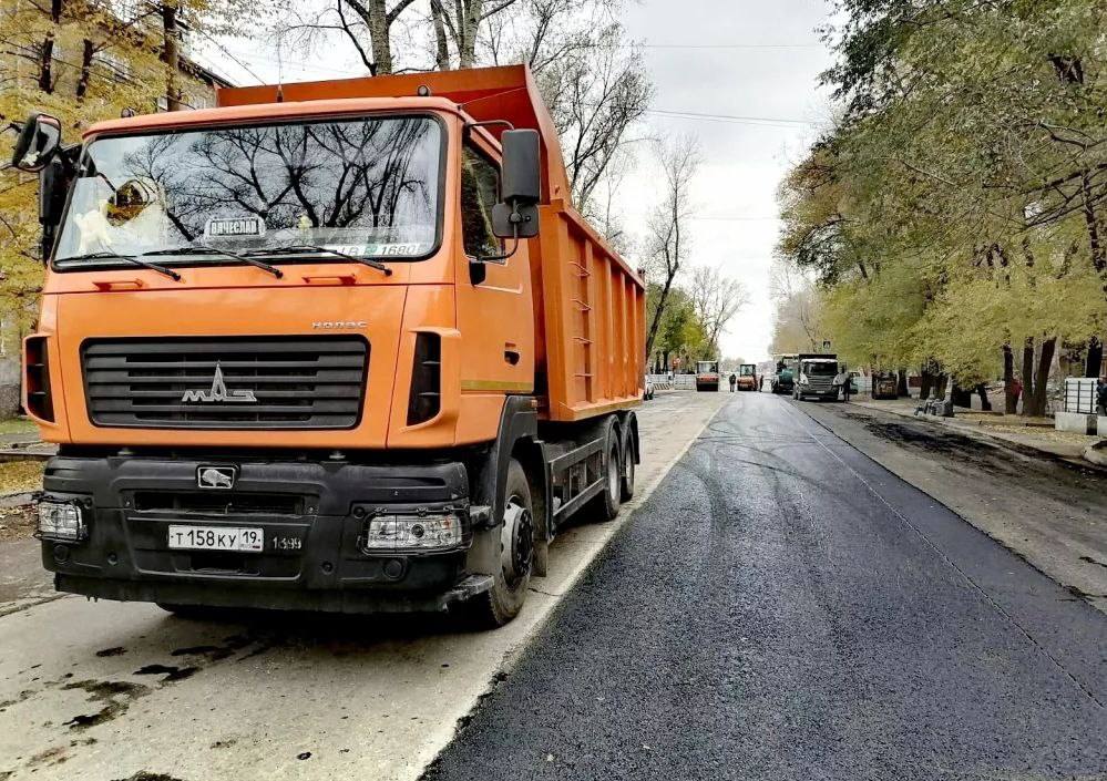 7 тысяч квадратов разрушенного асфальта восстановили бригады СГК после проведённых ремонтов за лето и осень в Абакане
