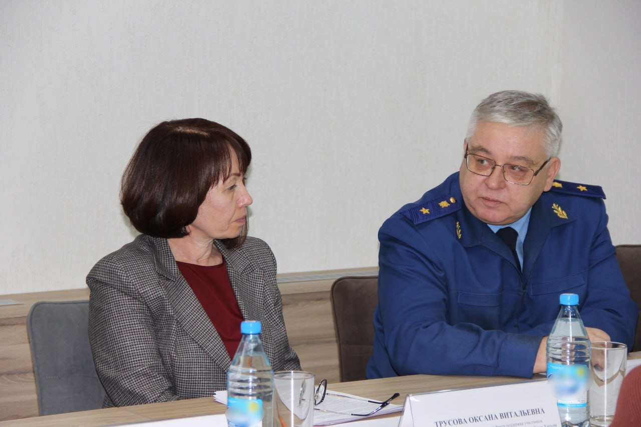 Прокурор Республики Хакасия Сергей Фирсов, Военный прокурор Абаканского гарнизона Максим Нечухаев, первый заместитель регионального Министра труда и социальной защиты Андрей Петров, руководитель филиала Государственного... Прокурор Республики Хакасия Сергей Фирсов, Военный прокурор Абаканского гарнизона Максим Нечухаев, первый заместитель регионального Министра труда и социальной защиты Андрей Петров, руководитель филиала Государственного...