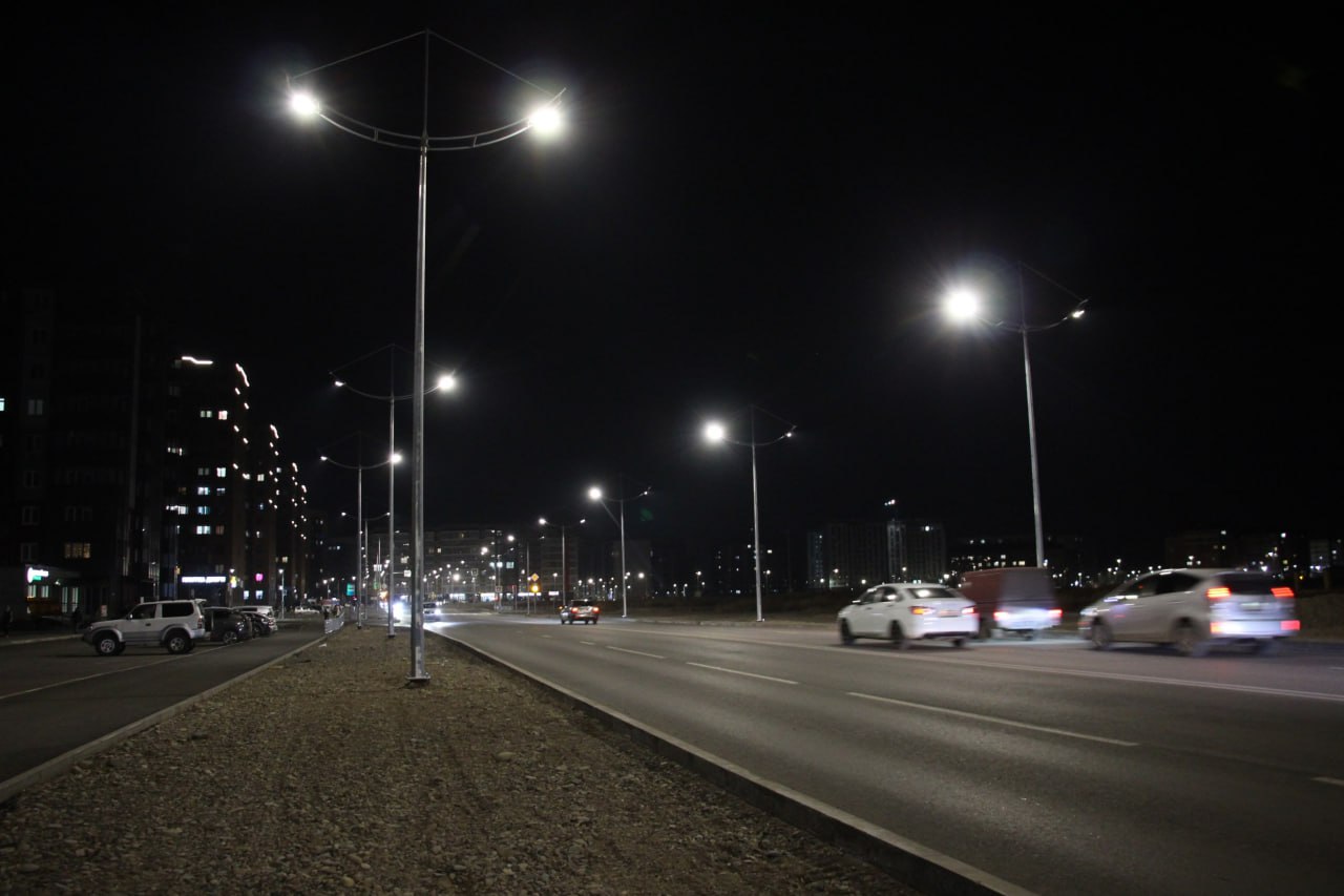 В тестовом режиме заработало улично-дорожное освещение на участке улицы Кирова от улицы Чернышевского до улицы Итыгина В тестовом режиме заработало улично-дорожное освещение на участке улицы Кирова от улицы Чернышевского до улицы Итыгина