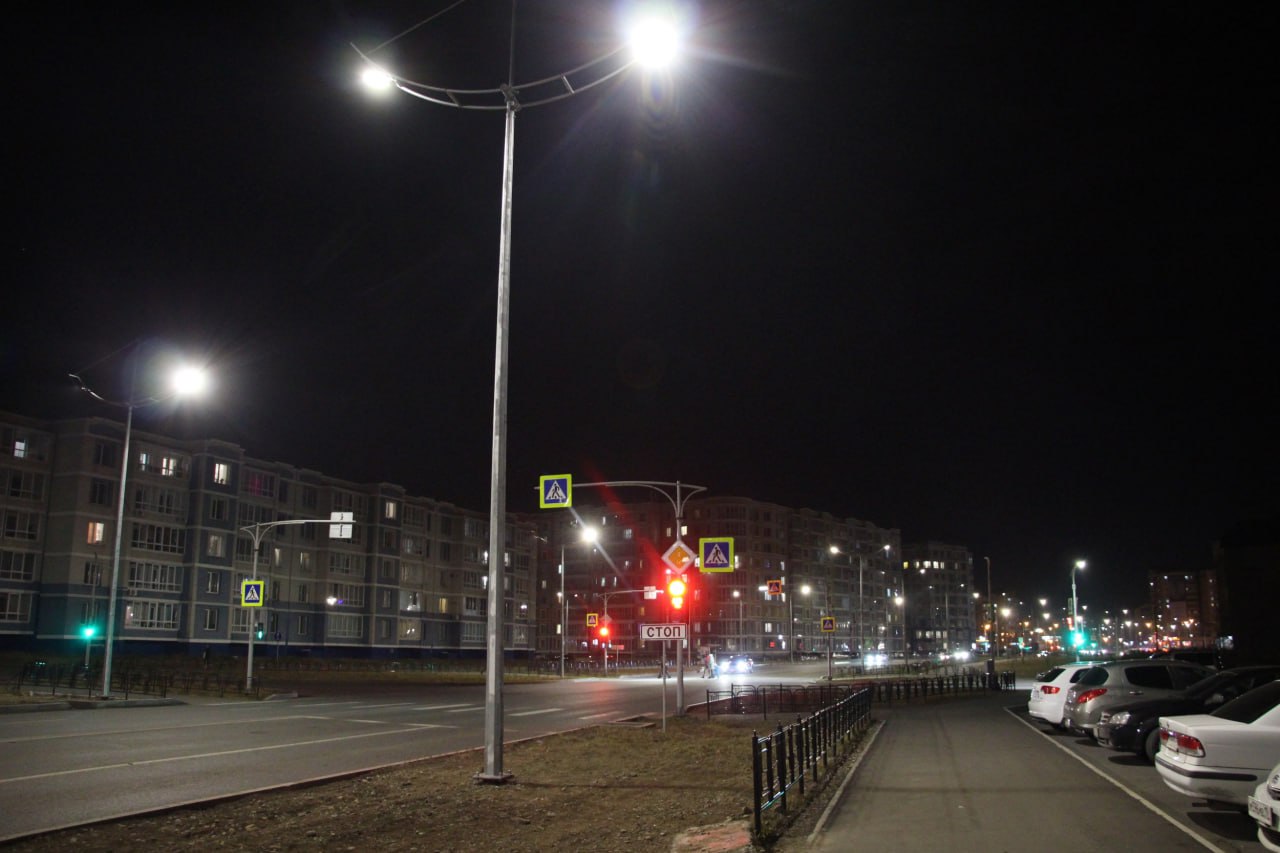 В тестовом режиме заработало улично-дорожное освещение на участке улицы Кирова от улицы Чернышевского до улицы Итыгина В тестовом режиме заработало улично-дорожное освещение на участке улицы Кирова от улицы Чернышевского до улицы Итыгина