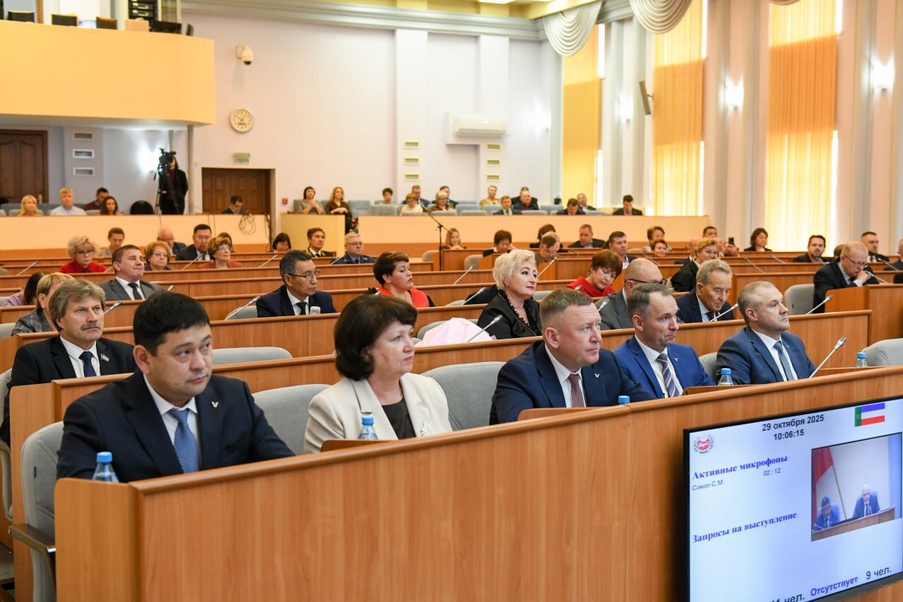 Депутаты Верховного Совета приняли ряд законопроектов, разработанных по инициативе правительства Хакасии, отметил в своих соцсетях Валентин Коновалов