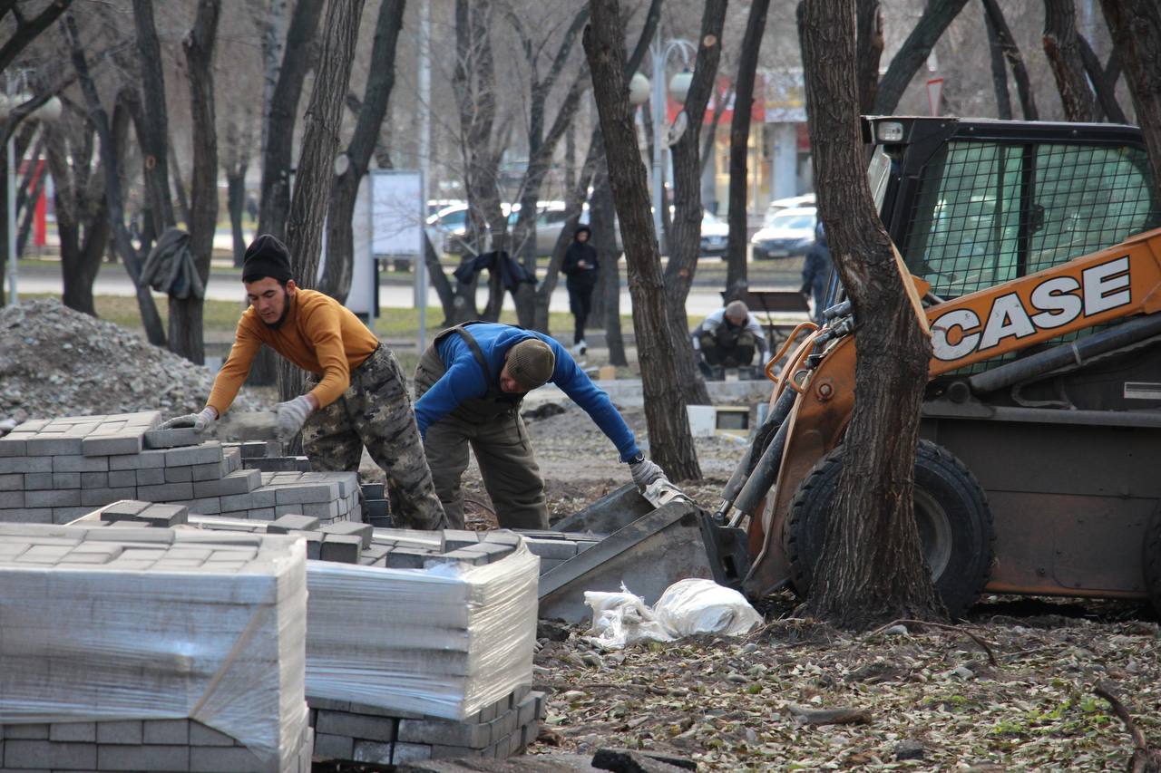 В строящемся «Сквере предпринимателей» идёт обустройство пешеходных дорожек и прокладка кабеля для линии освещения В строящемся «Сквере предпринимателей» идёт обустройство пешеходных дорожек и прокладка кабеля для линии освещения