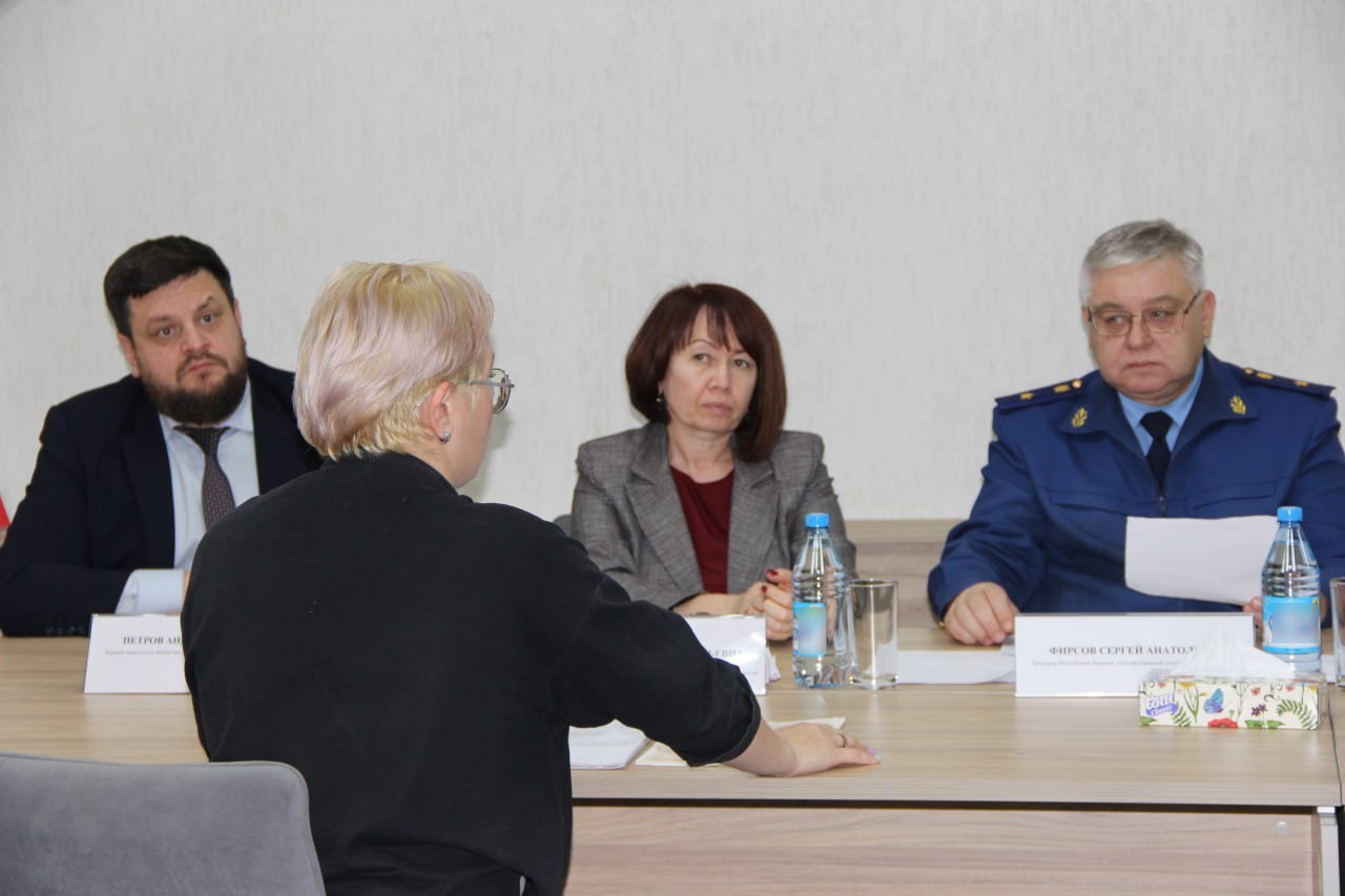 Прокурор Республики Хакасия Сергей Фирсов, Военный прокурор Абаканского гарнизона Максим Нечухаев, первый заместитель регионального Министра труда и социальной защиты Андрей Петров, руководитель филиала Государственного... Прокурор Республики Хакасия Сергей Фирсов, Военный прокурор Абаканского гарнизона Максим Нечухаев, первый заместитель регионального Министра труда и социальной защиты Андрей Петров, руководитель филиала Государственного...