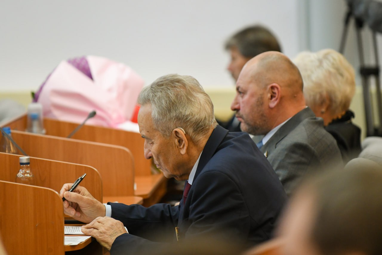 Депутаты Верховного Совета приняли ряд законопроектов, разработанных по инициативе правительства Хакасии, отметил в своих соцсетях Валентин Коновалов Депутаты Верховного Совета приняли ряд законопроектов, разработанных по инициативе правительства Хакасии, отметил в своих соцсетях Валентин Коновалов