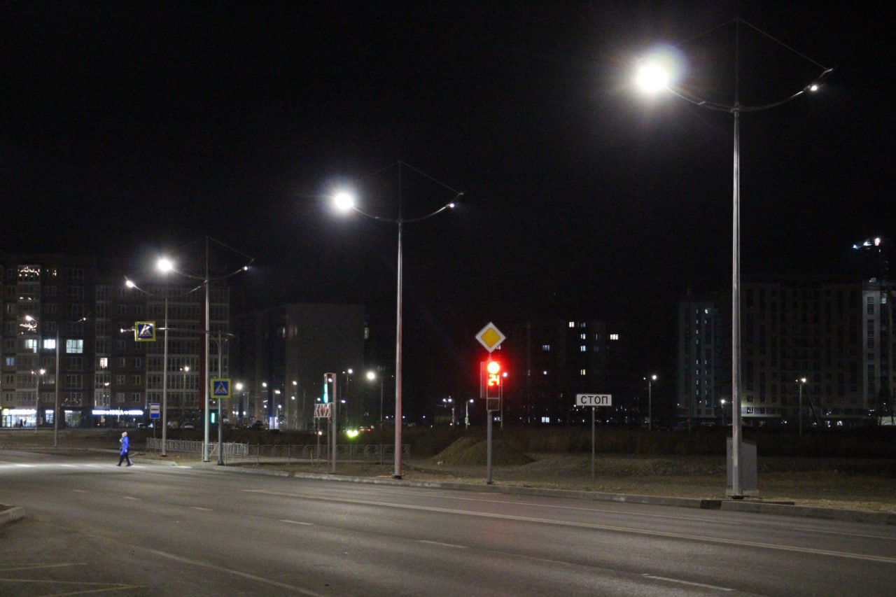 В тестовом режиме заработало улично-дорожное освещение на участке улицы Кирова от улицы Чернышевского до улицы Итыгина В тестовом режиме заработало улично-дорожное освещение на участке улицы Кирова от улицы Чернышевского до улицы Итыгина