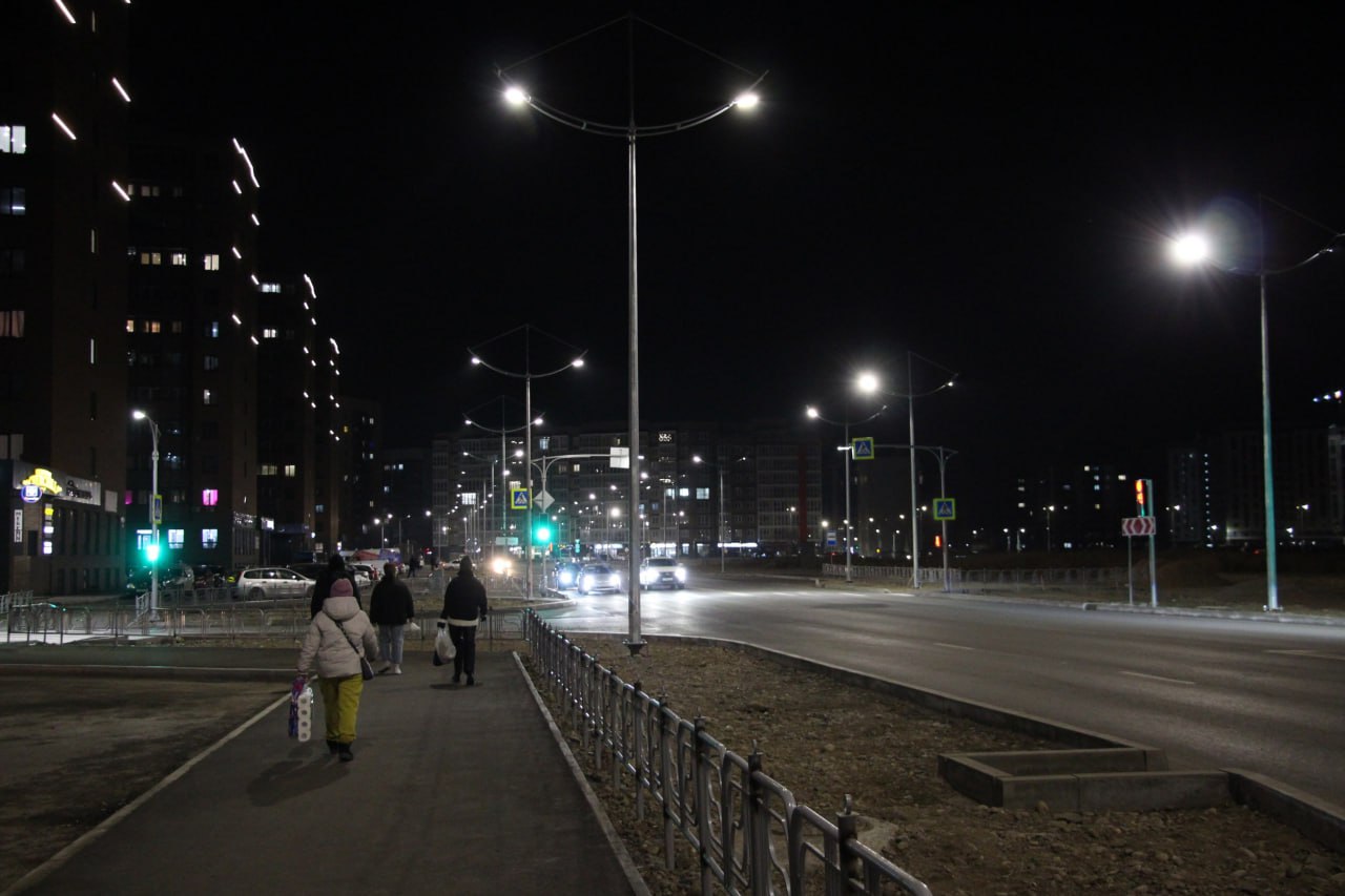 В тестовом режиме заработало улично-дорожное освещение на участке улицы Кирова от улицы Чернышевского до улицы Итыгина В тестовом режиме заработало улично-дорожное освещение на участке улицы Кирова от улицы Чернышевского до улицы Итыгина