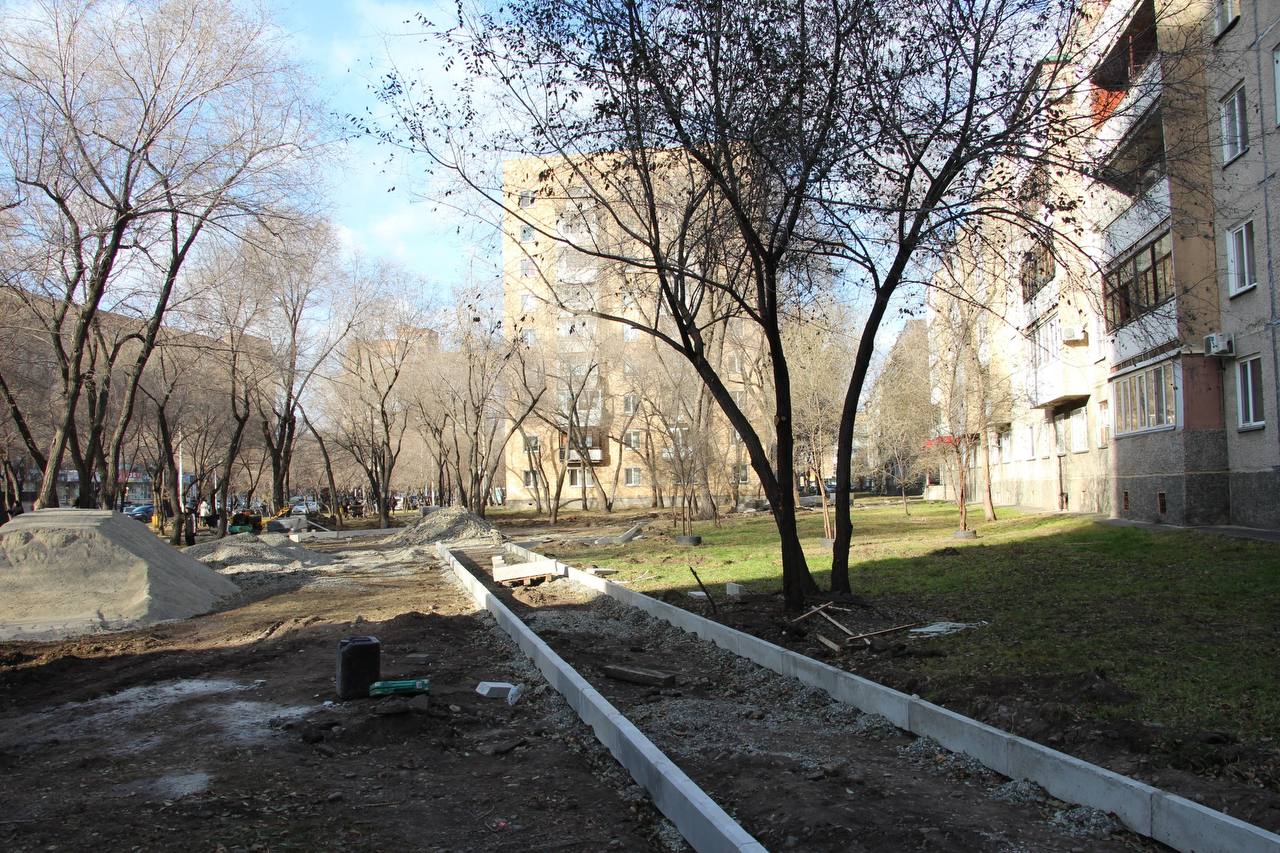 В строящемся «Сквере предпринимателей» идёт обустройство пешеходных дорожек и прокладка кабеля для линии освещения В строящемся «Сквере предпринимателей» идёт обустройство пешеходных дорожек и прокладка кабеля для линии освещения