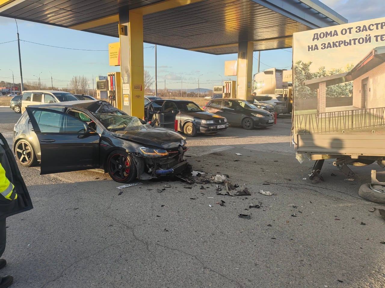 Массовое ДТП в районе Калининского кольца, есть пострадавший Массовое ДТП в районе Калининского кольца, есть пострадавший