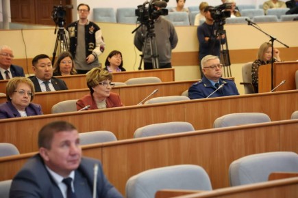 Депутаты парламента Хакасии рассмотрели информацию прокурора республики о возможном нарушении председателем Контрольно-счетной палаты Лях Ольгой Алексеевной антикоррупционного законодательства
