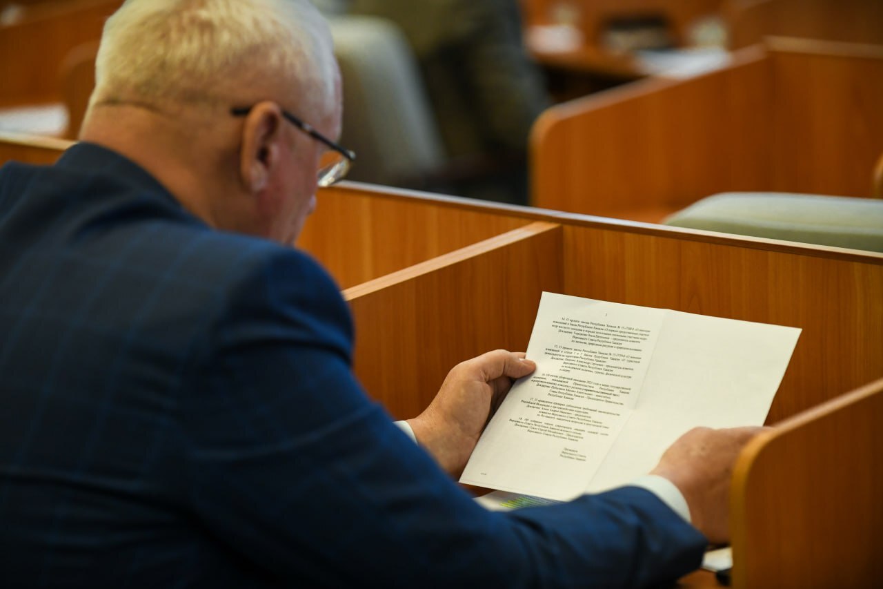 Депутаты Верховного Совета приняли ряд законопроектов, разработанных по инициативе правительства Хакасии, отметил в своих соцсетях Валентин Коновалов Депутаты Верховного Совета приняли ряд законопроектов, разработанных по инициативе правительства Хакасии, отметил в своих соцсетях Валентин Коновалов