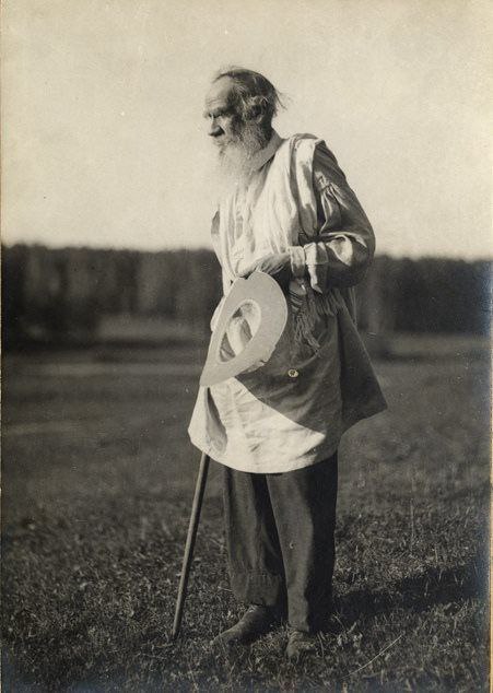 На ночь глядя…. Думал: отчего мы так рады обвинять и так злобно несправедливо обвиняем? Оттого, что обвинение других снимает с нас ответственность