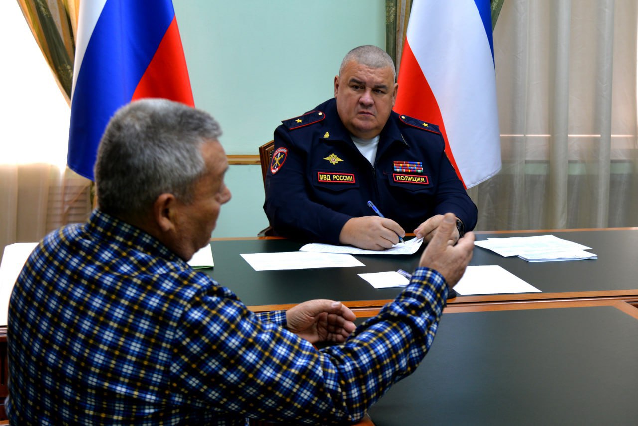 Министр внутренних дел по Республике Хакасия Владимир Генералов провёл личный приём граждан