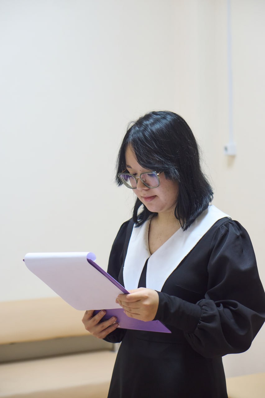 Сегодня весь день вместе с участниками Слета на сцене проводят его ведущие Егор Катаев и Дарья Ильина, воспитанники Ирины Бугаевой из Центра детского творчества города Абакана Сегодня весь день вместе с участниками Слета на сцене проводят его ведущие Егор Катаев и Дарья Ильина, воспитанники Ирины Бугаевой из Центра детского творчества города Абакана